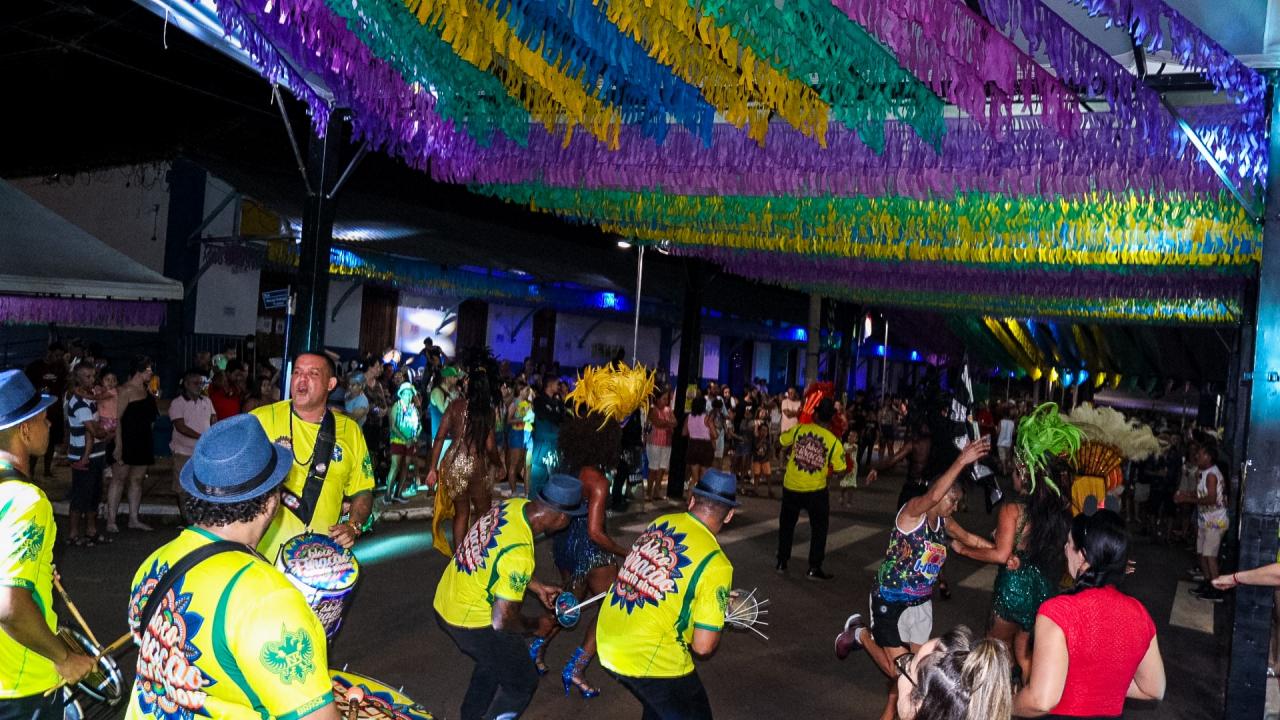 Foto 64 de 238 — Trabiju Folia 2026 arrasta multidão com Bloco Furacão, Santa Maria e DJ Joantony; veja fotos